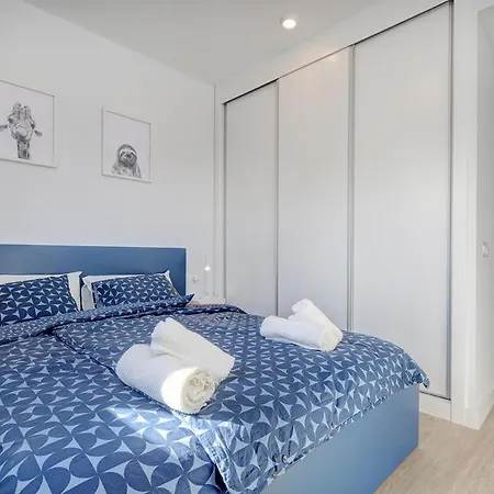 Charming 2 Bedroom Flat In Apartment Estepona