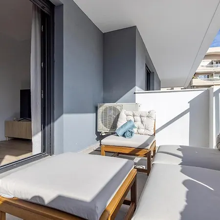 Charming 2 Bedroom Flat In *