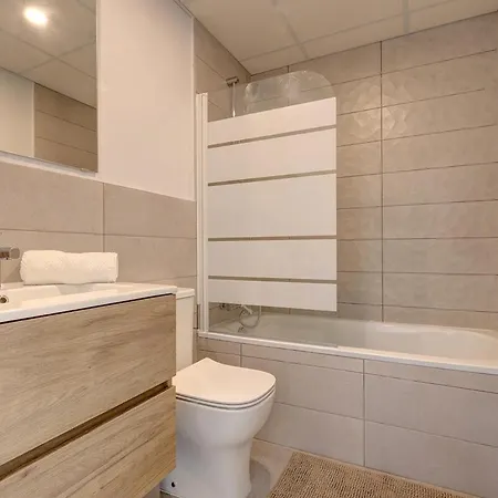 Charming 2 Bedroom Flat In Apartment Estepona