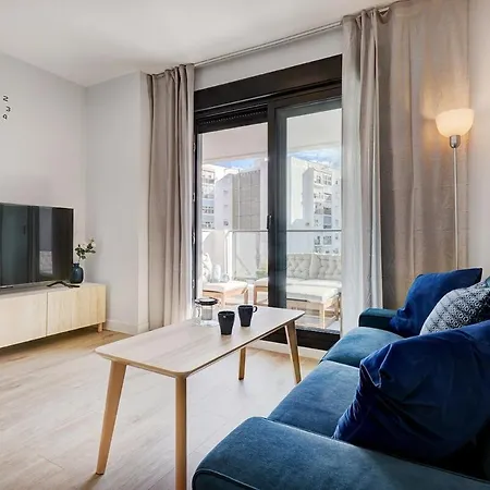 Charming 2 Bedroom Flat In *